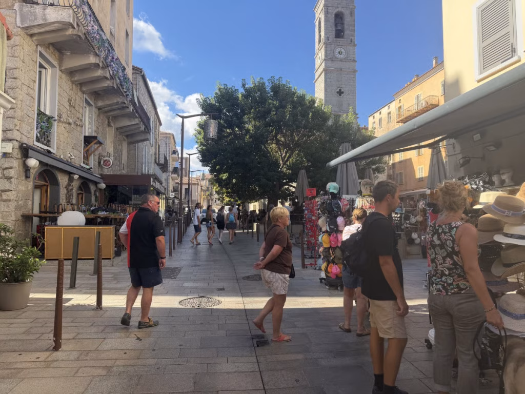 En cette fin du mois de septembre, certains hôtels de Porto-Vecchio ont pu remplir leurs établissements à 80 %.
K.B.